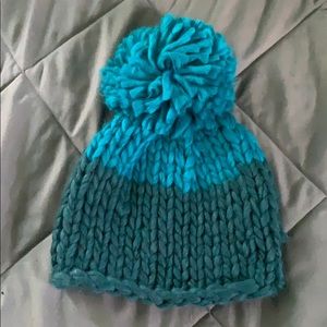 Free People beanie with puff blue
